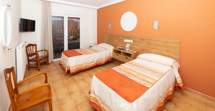 Imagen de una habitacion doble de la residencia de mayores en Manzanares el Real